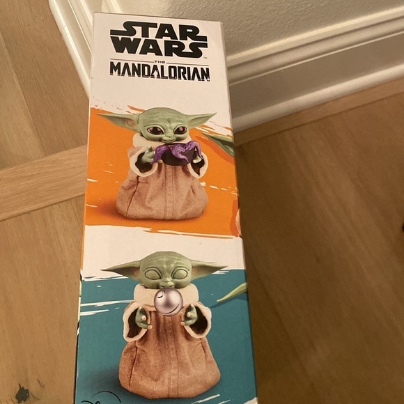 Star Wars Mandalorian Galactic Snackin' Grogu - Picture 5 of 5
